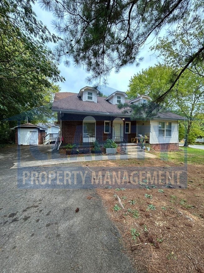 Primary Photo - 2 bedroom apartment next to Lee University...
