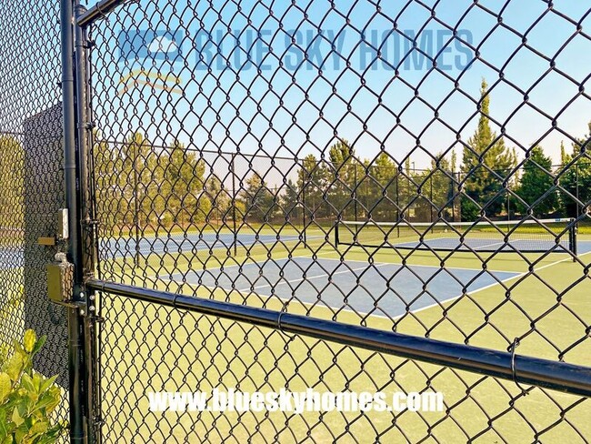 Building Photo - 1836 E Knobcone Dr