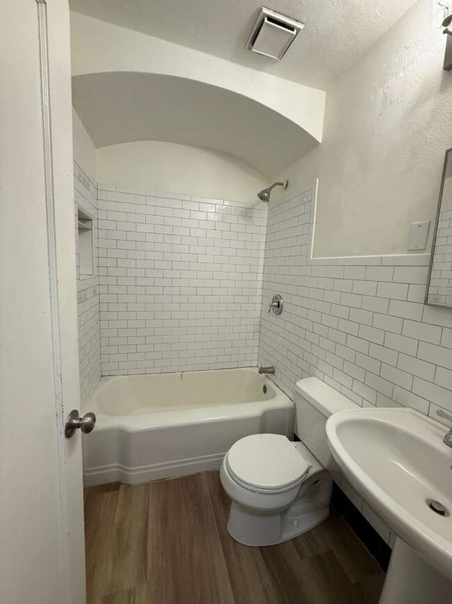 Building Photo - "Cozy 2-Bedroom, 1 bath Retreat with Fireplace Charm!"  One car garage, section 8 ok.