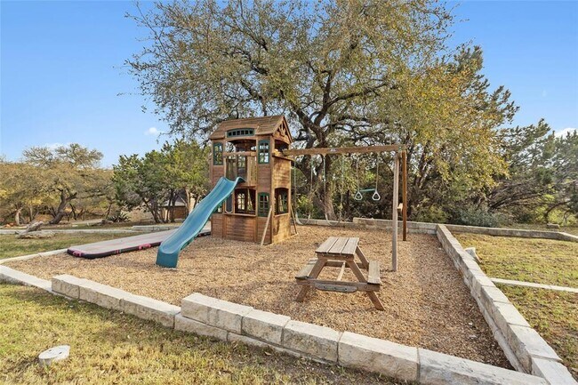 Building Photo - 1420 Mirador
