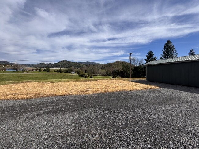 Building Photo - 6452 NE Dole Rd