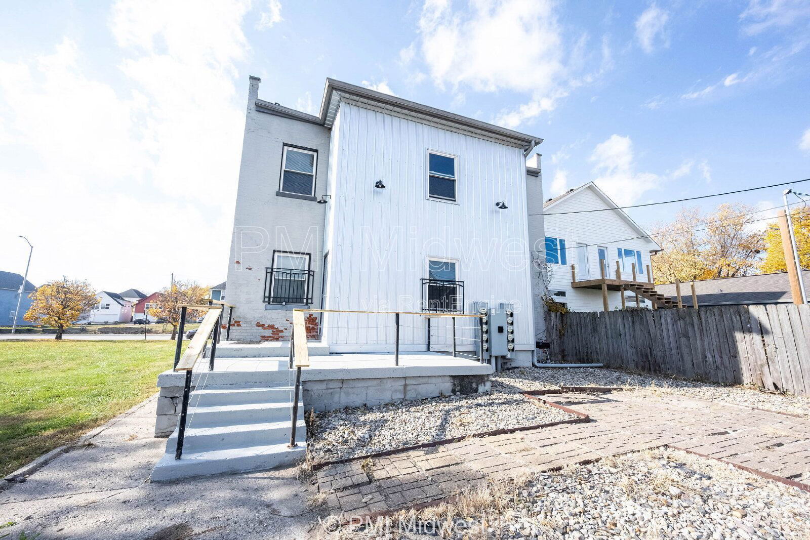 Building Photo - 2029 N College Ave