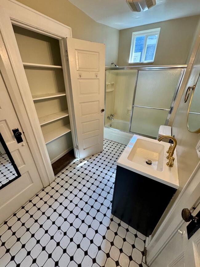 Building Photo - 3 Bedroom- OSU Campus