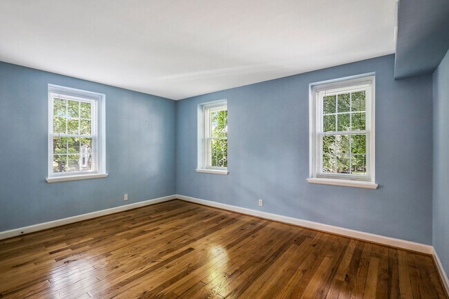 Building Photo - Fairlington 2 BR Condo for Rent!