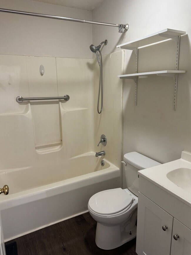 Building Photo - N Whisnant Quad