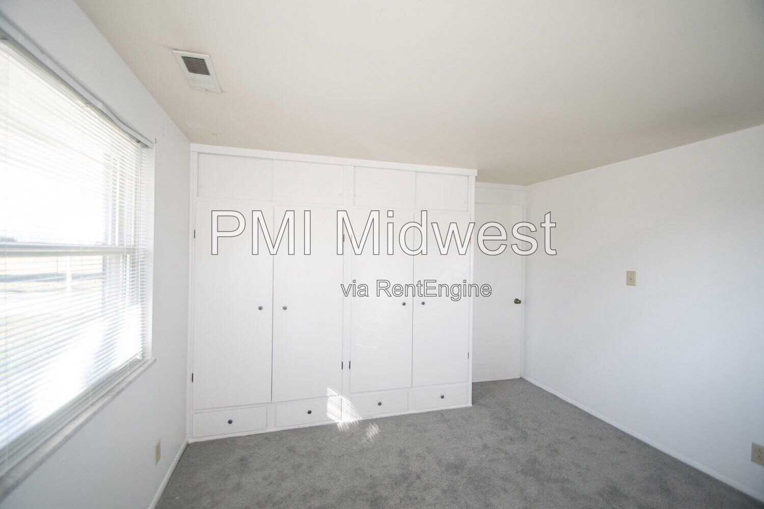 Building Photo - 8636 E Edgewood Ave