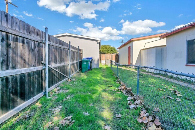 Building Photo - Clairemont Mesa Blvd 4414-4416 Duplex