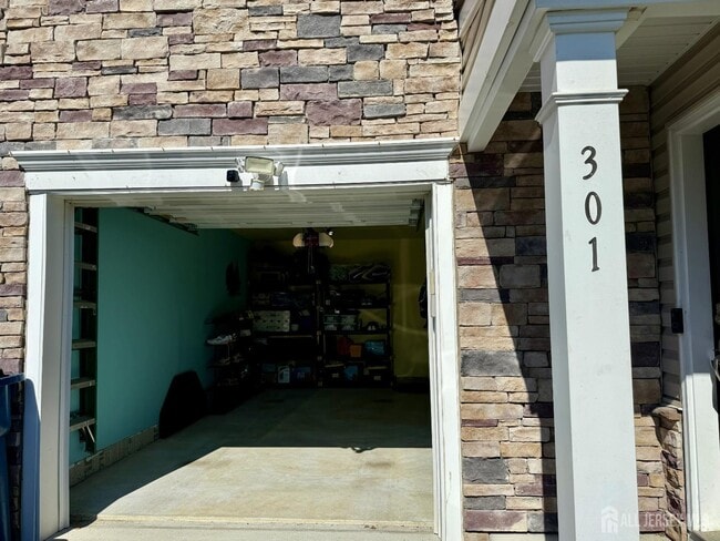 Building Photo - 301 Matutina Rd