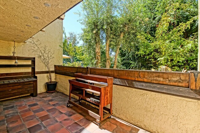 Building Photo - BRIGHT & AIRY, REAR-UNIT TOWNHOUSE W/ SPACIOUS PATIO, BALCONY & HUGE 2-CAR GARAGE IN GATED COMMUN...