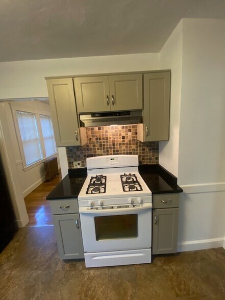 Building Photo - 7 Oliver Rd