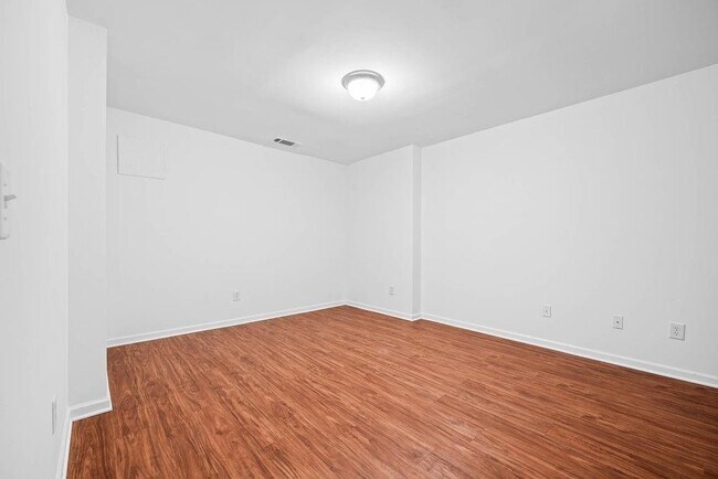 Building Photo - 2677 Cedar Dr