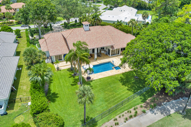 Building Photo - 1504 Breakers W Blvd