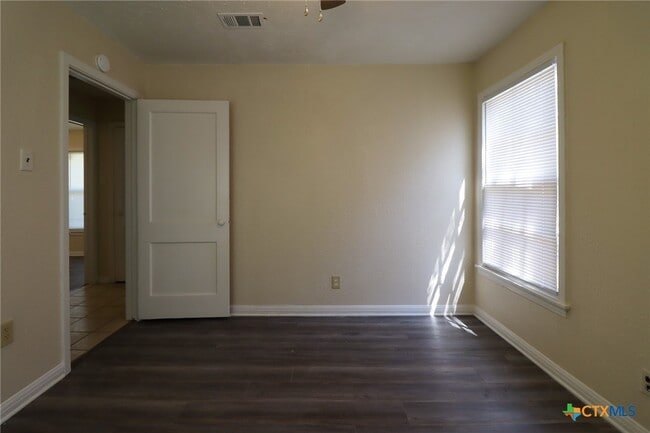 Building Photo - 1512 White Ave