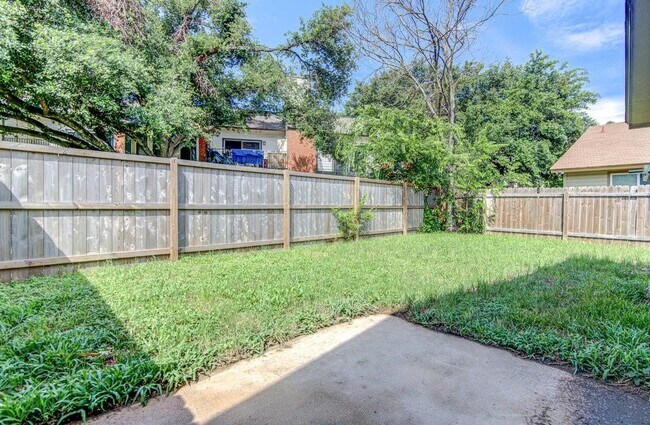 Building Photo - 12302 Deer Falls Dr