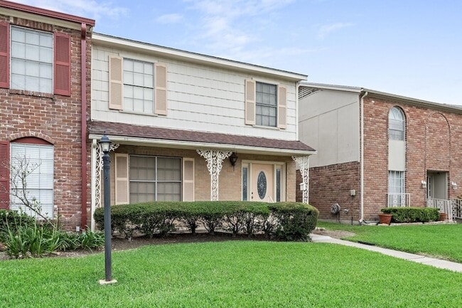 Building Photo - 5960 Townhouse Ln