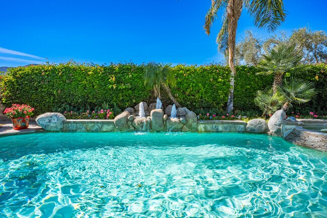 Building Photo - 52 Princeton Dr