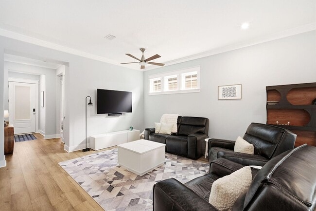 Building Photo - 323 Suwannee Dr