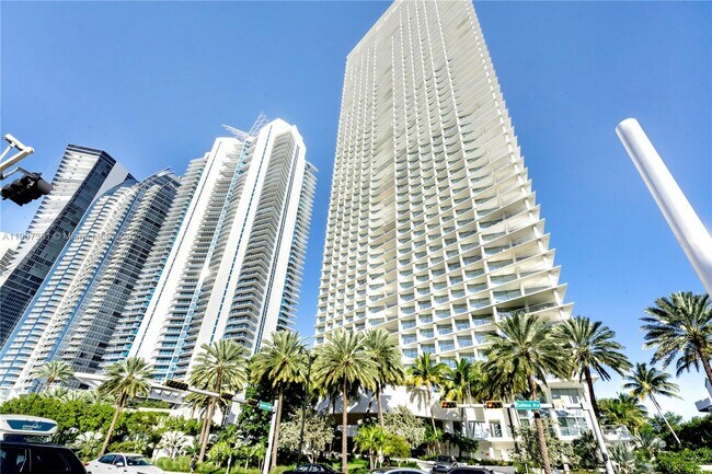 Building Photo - 16901 Collins Ave