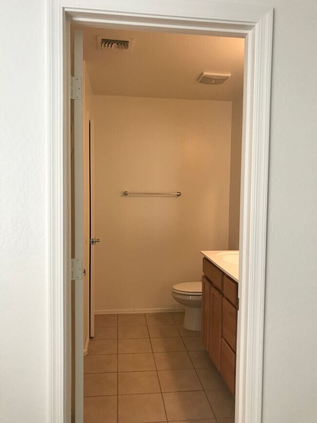 Building Photo - Coming in August Spacious 3br Home in Cort...