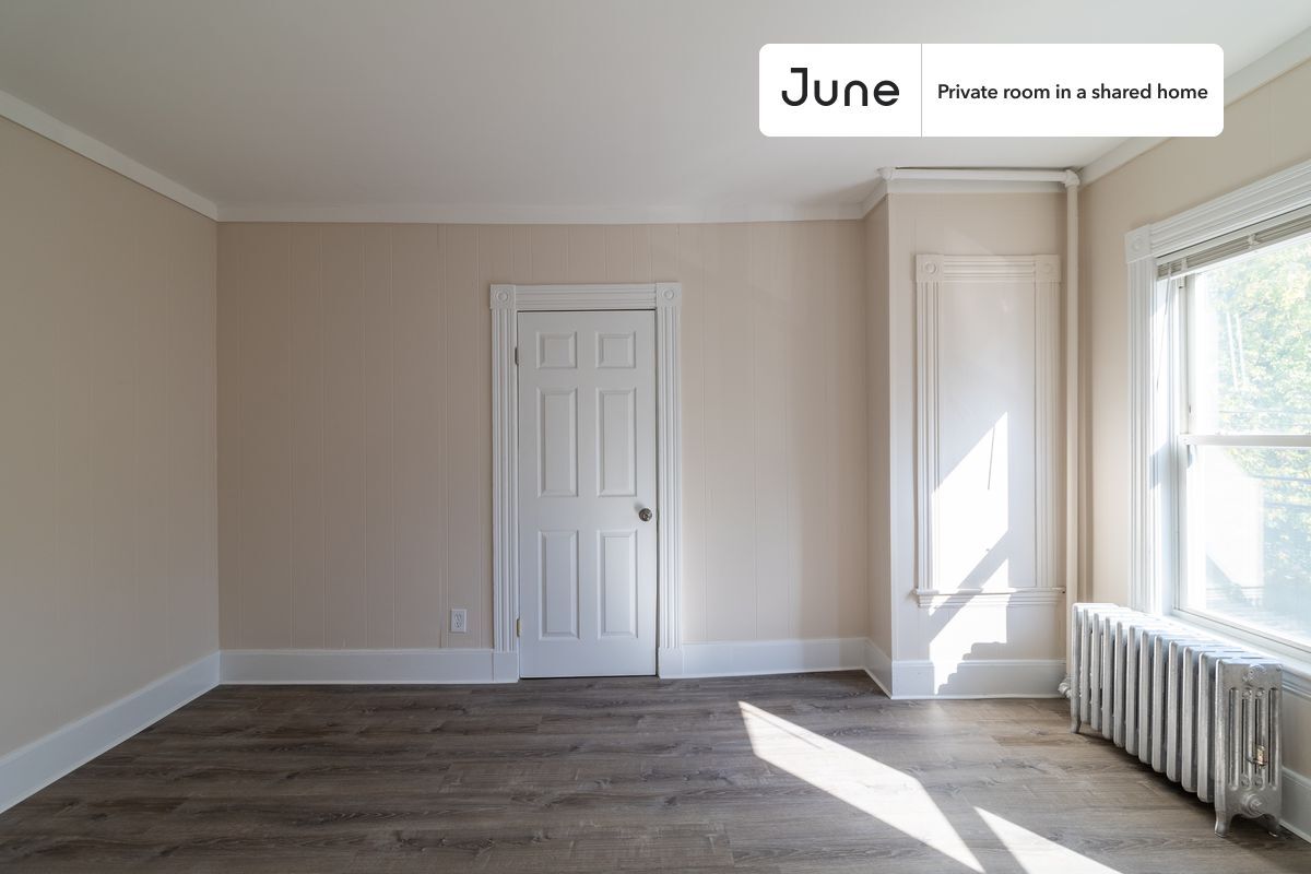 Building Photo - Room in Shared 7 bed/2 bath home