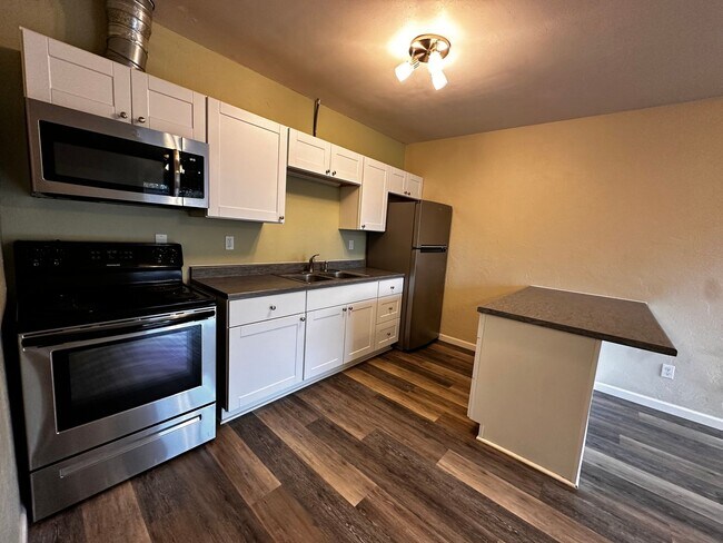Building Photo - (WWA 5708) 1 bedroom/1 bathroom