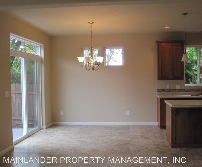 Building Photo - 2219 SE Trolley Line Ln