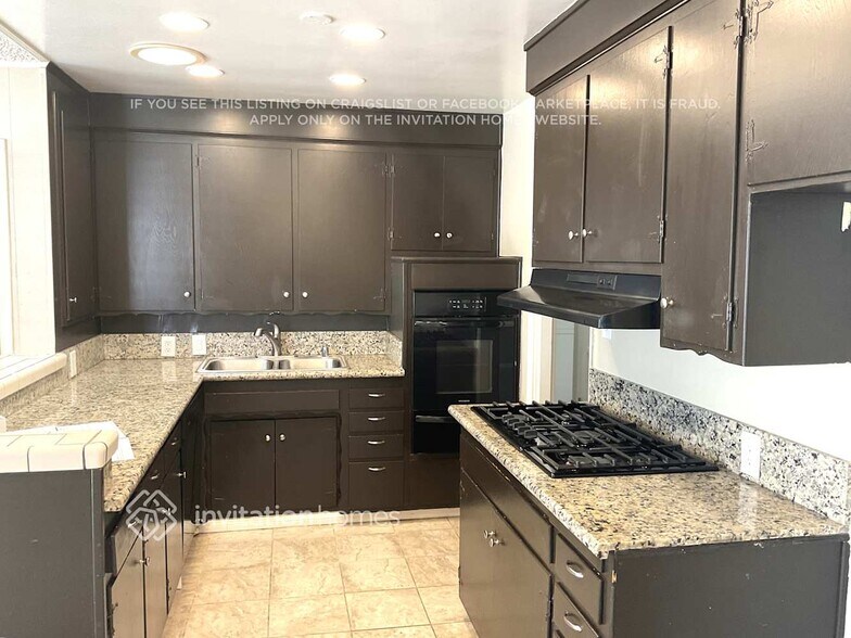 Building Photo - 13139 Archwood St