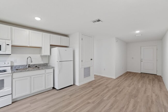 Building Photo - 1115 Ave F