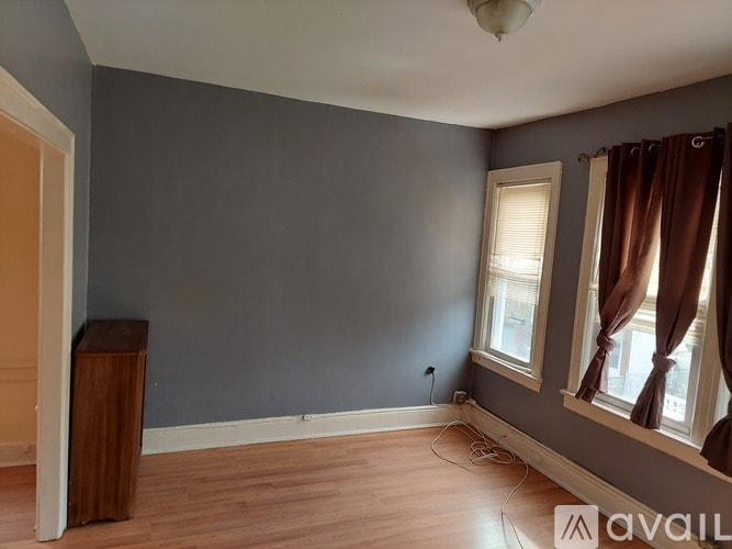 Building Photo - 2117 W 11th St
