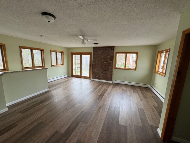 Building Photo - Upgraded 3 Bedroom Home with Garage and Basement