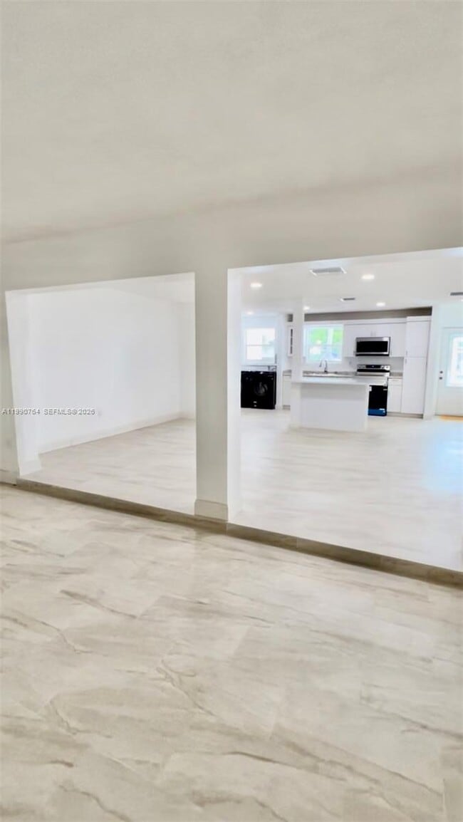 Building Photo - 1800 SW 87th Ave