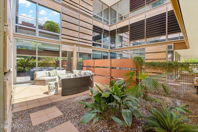 Building Photo - 7161 E Rancho Vista Dr