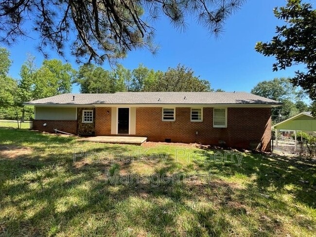 Building Photo - 418 E Northwoods Dr