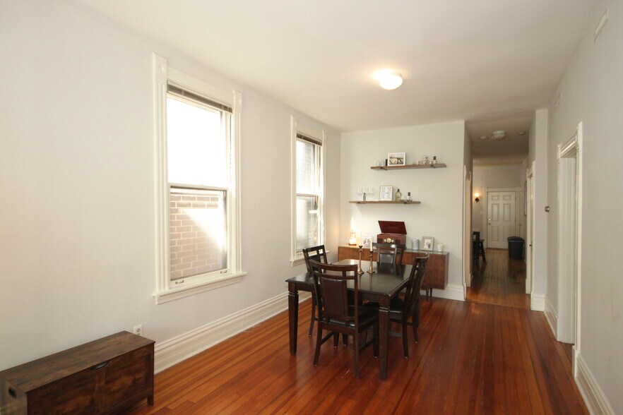 Building Photo - 3338 N Kenmore Ave