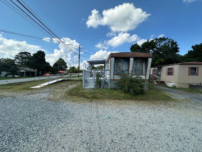 Building Photo - 5416 Meadowbrook Dr