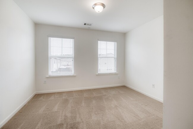 Building Photo - 5070 Longview Walk