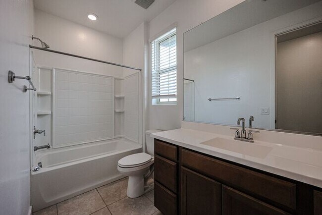 Building Photo - Stunning 4 bedroom, 4 bathroom home in the desirable gated community of Horizon in Chandler