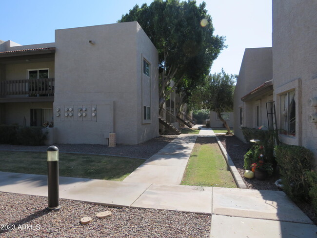 Building Photo - 520 N Stapley Dr