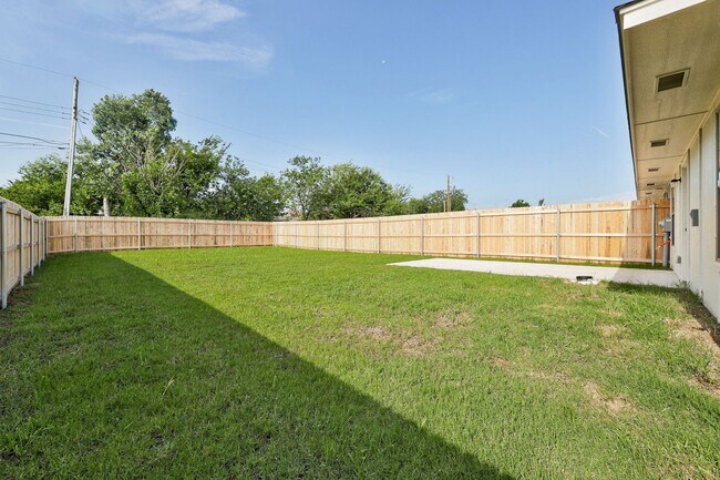 Building Photo - New Construction-Never Lived in Duplex, Pe...