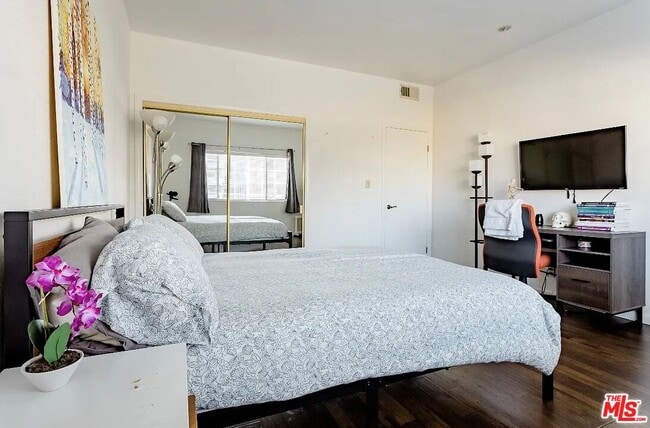 Building Photo - 14245 Dickens St