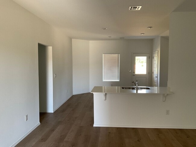 Building Photo - 2022 Meadow Ln