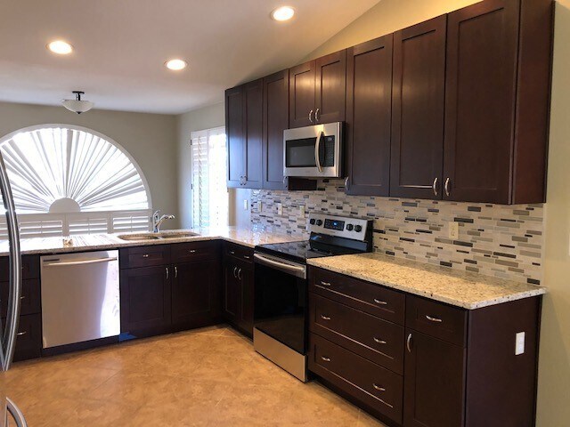 Building Photo - This is a Beautiful Home!  Just waiting for you in a 45+ Active Adult Community, Long Term Unfurn...