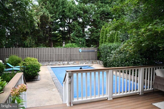 Building Photo - 5127 Cathedral Ave NW