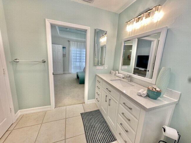 Building Photo - 798 107th Ave N