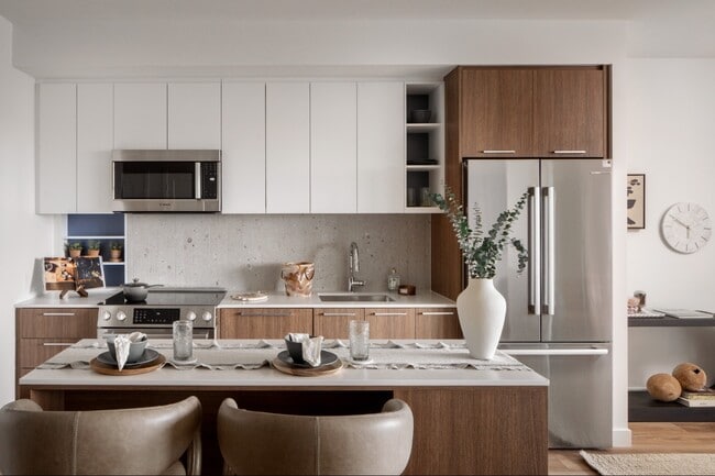 Building Photo - Stratos at Bridge District