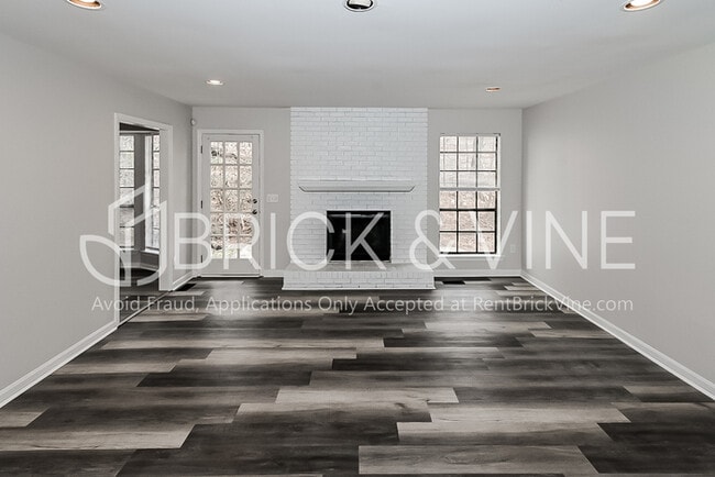 Building Photo - 1041 Alicia Dr