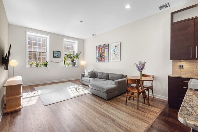 Building Photo - 222 Clinton St