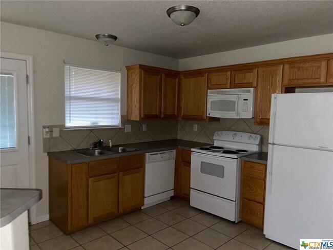 Building Photo - 1307 W Jasper Dr
