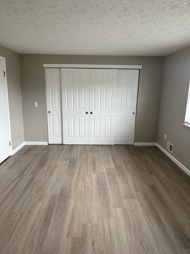 Building Photo - 72 Willowick Dr