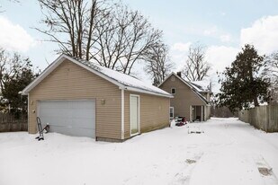 Building Photo - 404 2nd St